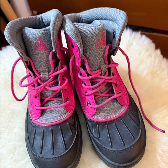 Nike Pink and Gray Boots Sixe 7 - Picture 2 of 4
